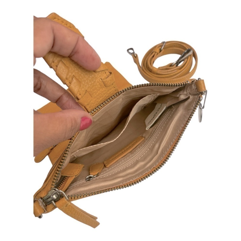 LUCKY BRAND Leather
Shoulder Purse Excellent
Condition Warm Squash Color - Picture 6 of 11